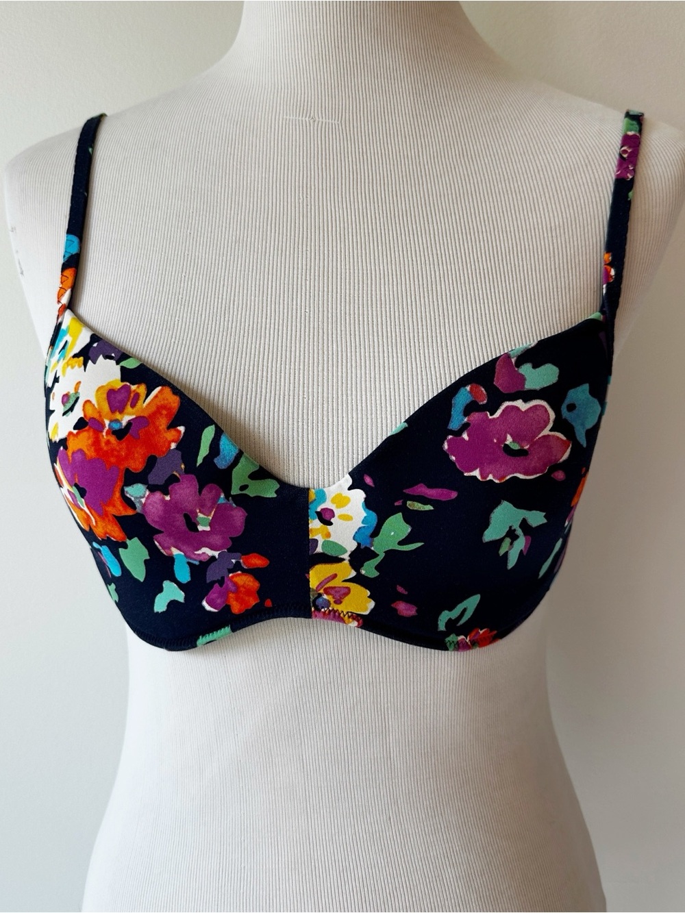 Lands End Women’s Navy Blue Floral Bikini Top Molded Cups, size 32B/34A Beach